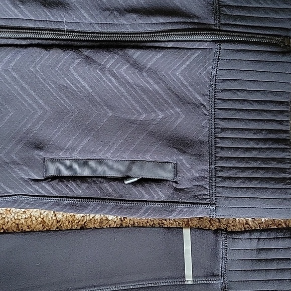 Ivivva jacket, size 7, euc - Picture 2 of 5